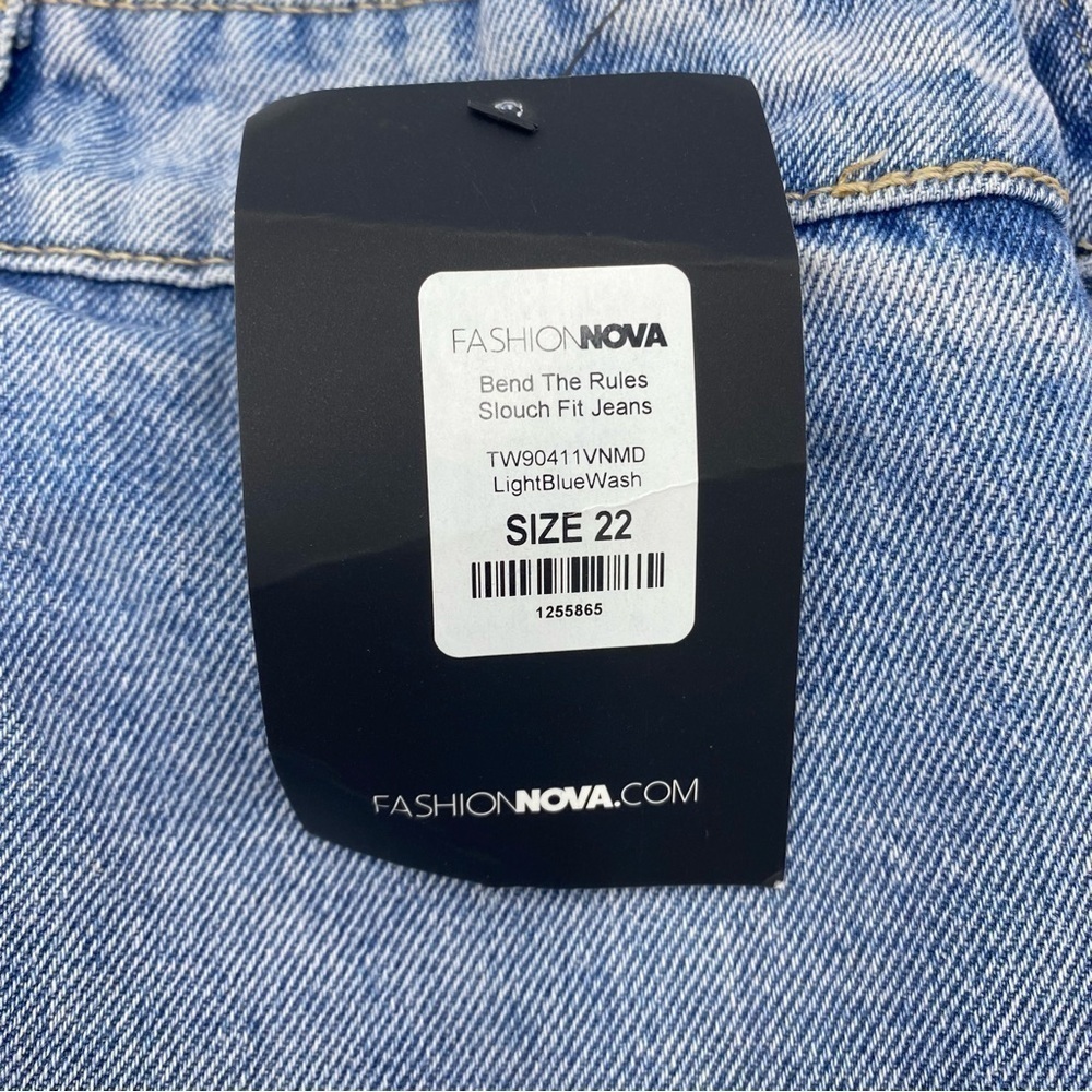 Fashion Nova Women's Size 22 Distressed Light Medium Denim Jeans - Picture 4 of 7
